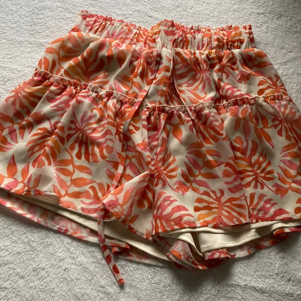 Kendall + Kylie Shorts - Picture 1 of 6